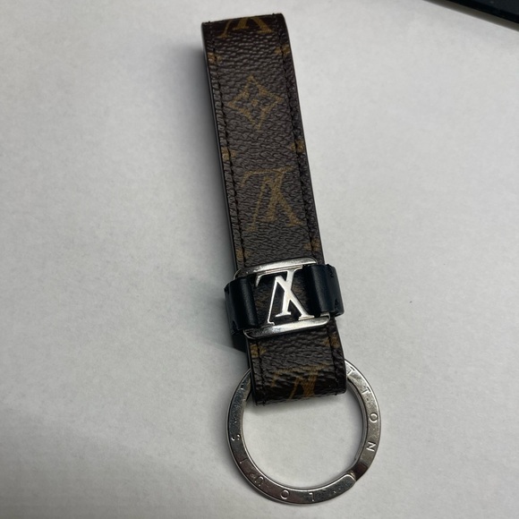 LV Dragonne key holder - Picture 2 of 3